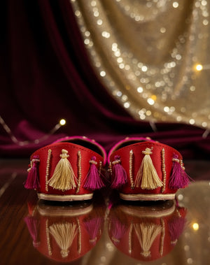 Hot pink Punjabi jutti with leather inner and sole