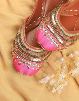 Hot pink Punjabi jutti for women with gold embellishments