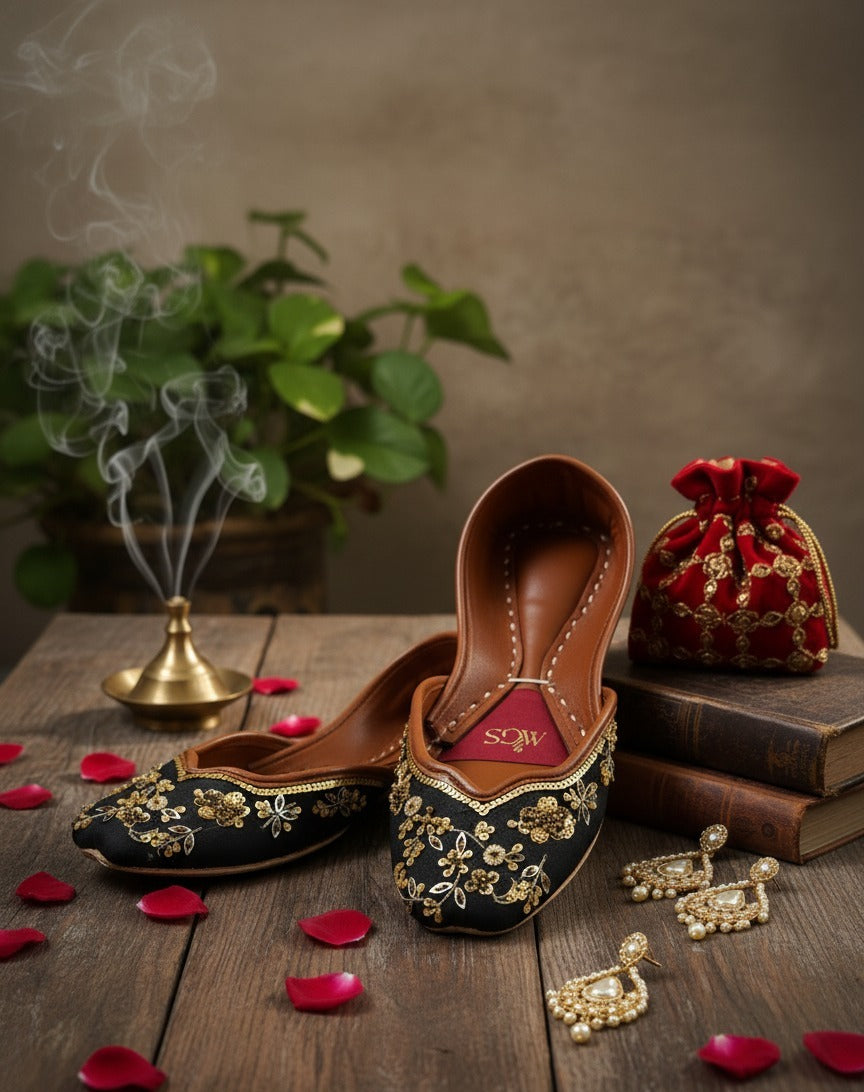 Black gold Punjabi jutti for women with floral embroidery