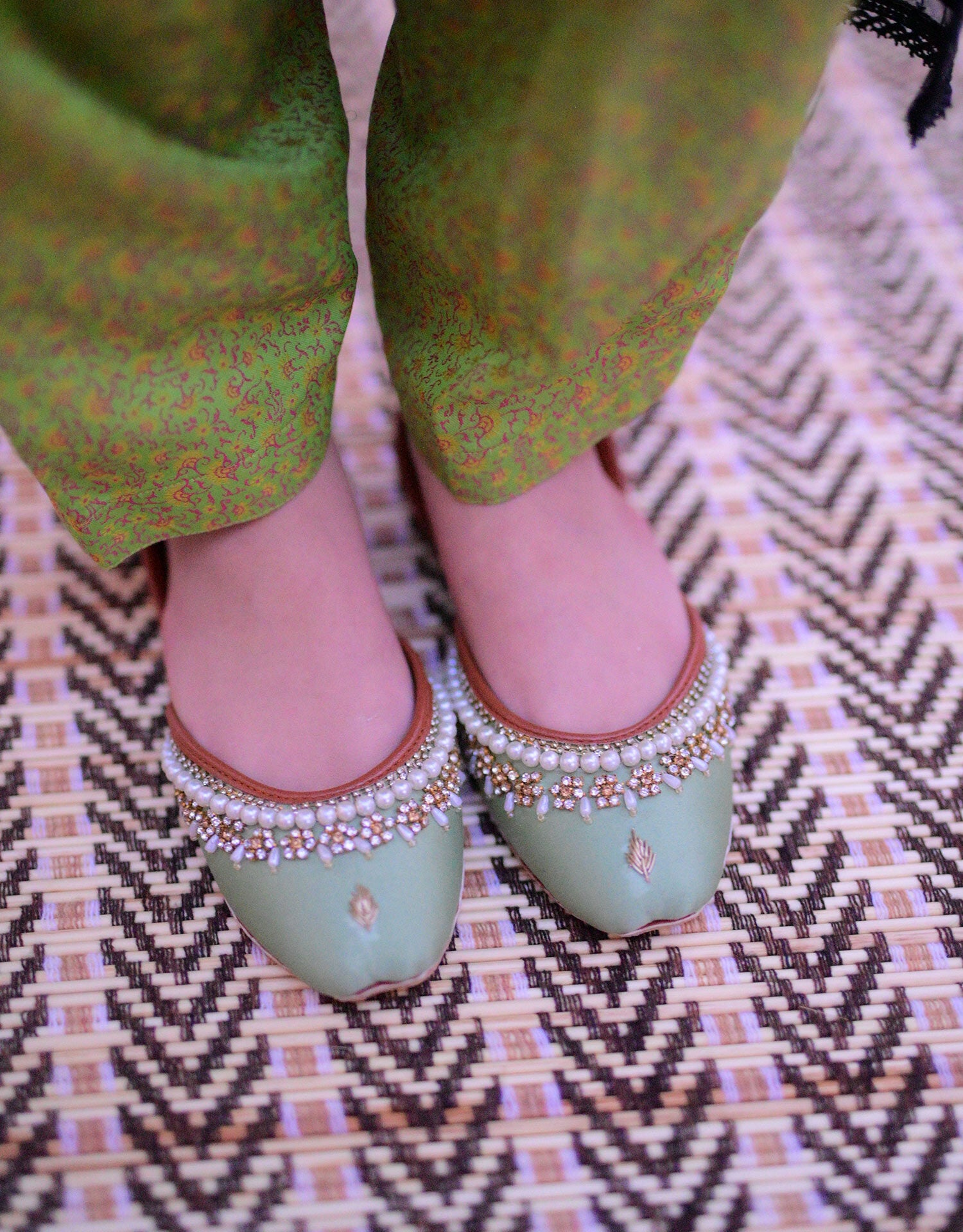 LUSTRE PEARL ENSEMBLE – Pista Whisper