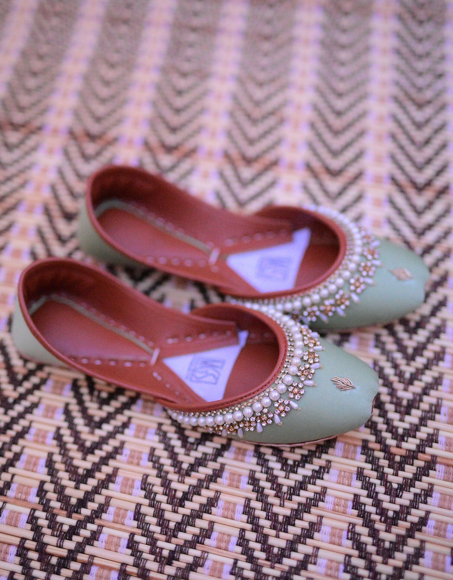 LUSTRE PEARL ENSEMBLE – Pista Whisper